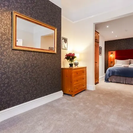 Gorgeous Town Centre Apt With Courtyard Garden Bournemouth Exterior photo
