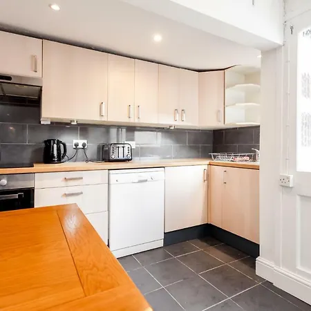 Gorgeous Town Centre Apt With Courtyard Garden Bournemouth Exterior photo