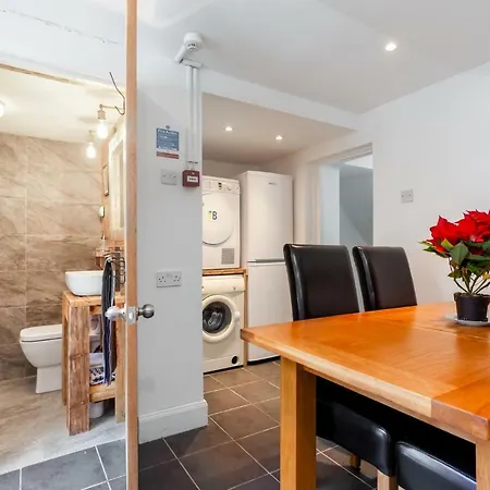 Gorgeous Town Centre Apt With Courtyard Garden Bournemouth Exterior photo